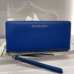 MICHAEL KORS Lg Pebbled Leather Continental Wallet Wristlet Phone 
Galaxy Blue